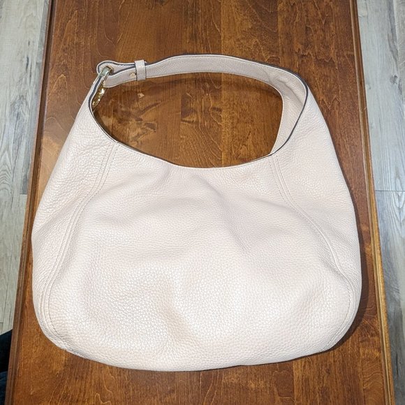 Michael Kors Handbags - Michael Kors Slouchy Hobo bag Very Good Condition